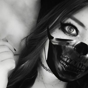 Meet your Posher, Chloe